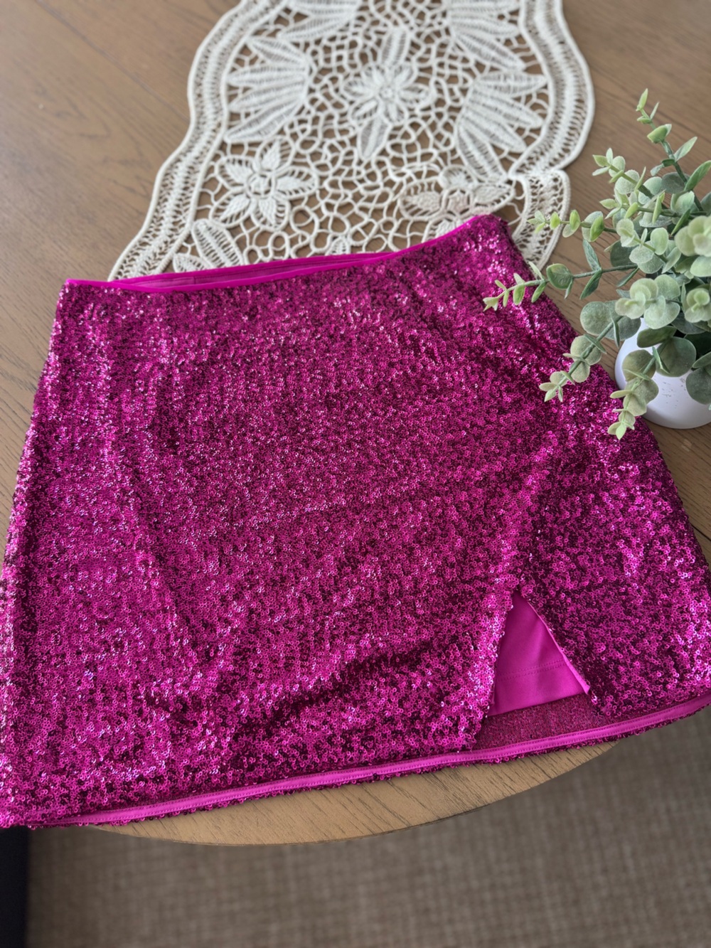 WALTER BAKER- Mallory Skirt, Magenta Rush Sequin Size 8